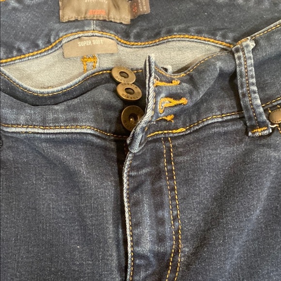 Torrid 16S Women’s Blue Jean Jeggings | High Rise, Super Soft - Picture 3 of 6